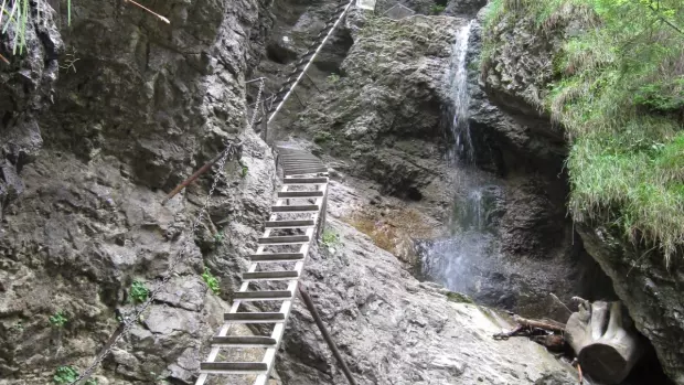 Vodopády na Slovensku lákají velké množství turistů, kteří se…