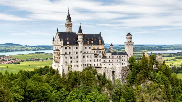 Německý zámek Neuschwanstein je jedním z nejkrásnějších a…