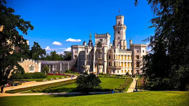 Česká republika poskytuje díky stovkám hradů a zámků přirozené…