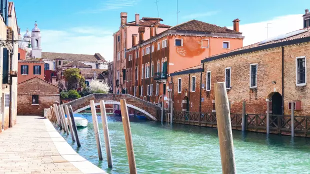 Již od příštího roku budou muset turisté v Benátkách zaplatit…